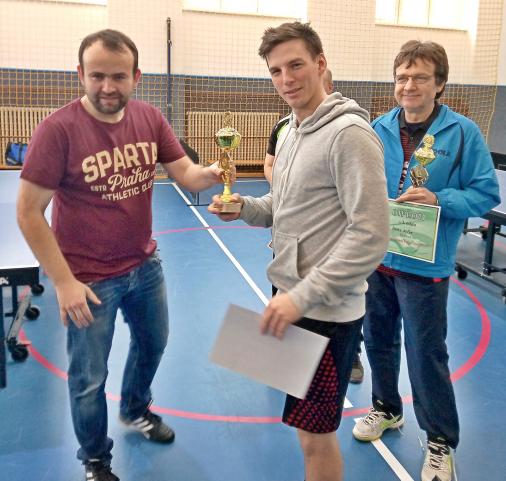 Vítěz přebírá cenu